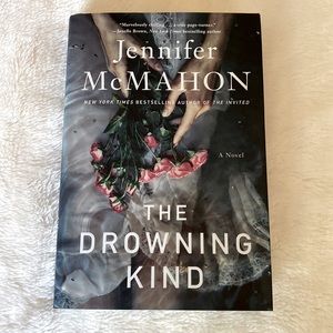 EUC Hardcover book "The Drowning Kind" by Jennifer McMahon 🌸 BUY 2/$9